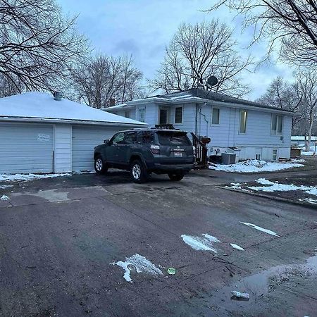 شقة Hot Tub 5 Beds Moorhead المظهر الخارجي الصورة