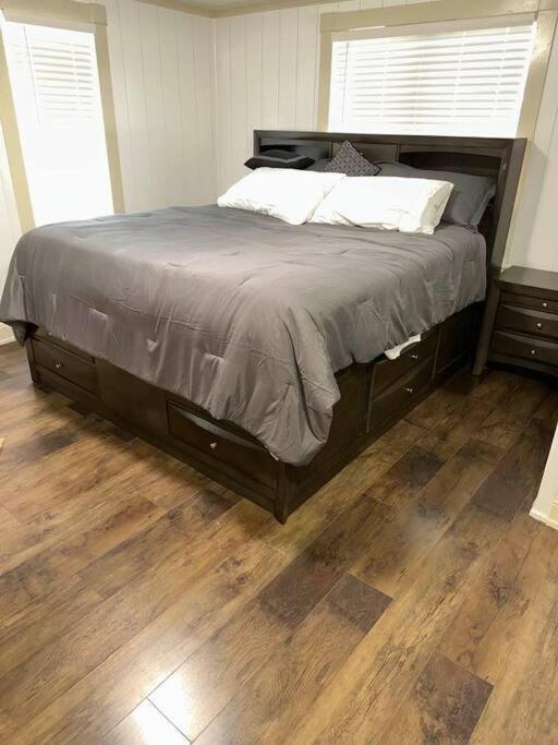 شقة Hot Tub 5 Beds Moorhead المظهر الخارجي الصورة