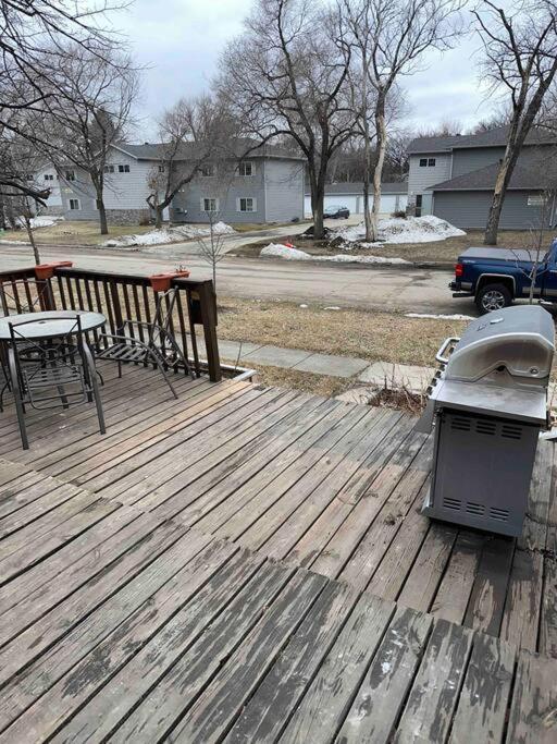 شقة Hot Tub 5 Beds Moorhead المظهر الخارجي الصورة