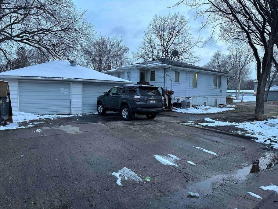 شقة Hot Tub 5 Beds Moorhead المظهر الخارجي الصورة