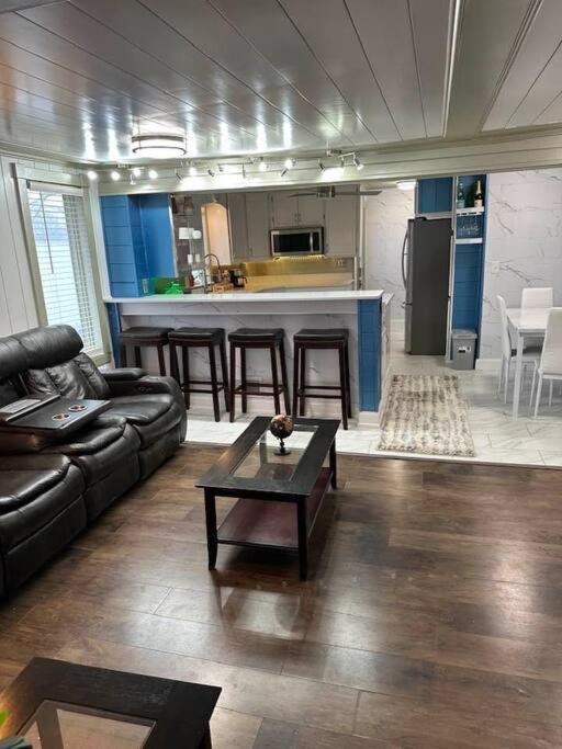 شقة Hot Tub 5 Beds Moorhead المظهر الخارجي الصورة